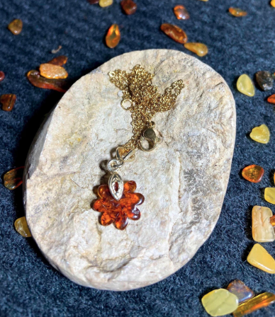 Screenshot from 2025-11-05 00-00-17 Baltijas Dzintara puķītes kulons priekš bērniem un jauniešiem