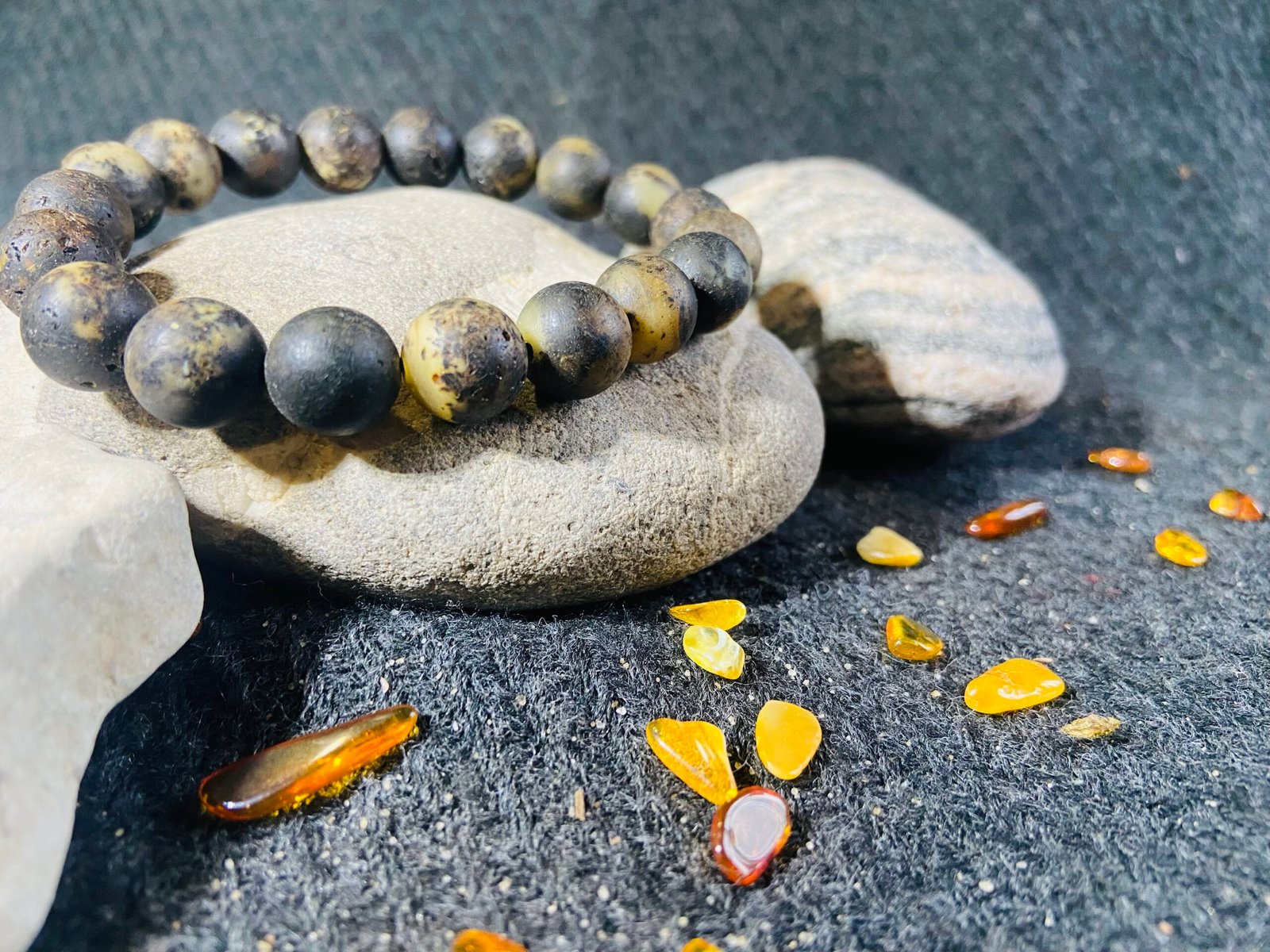 img_0513 Purva Dzintara apaļas formas aproce, 10mm pērlītes