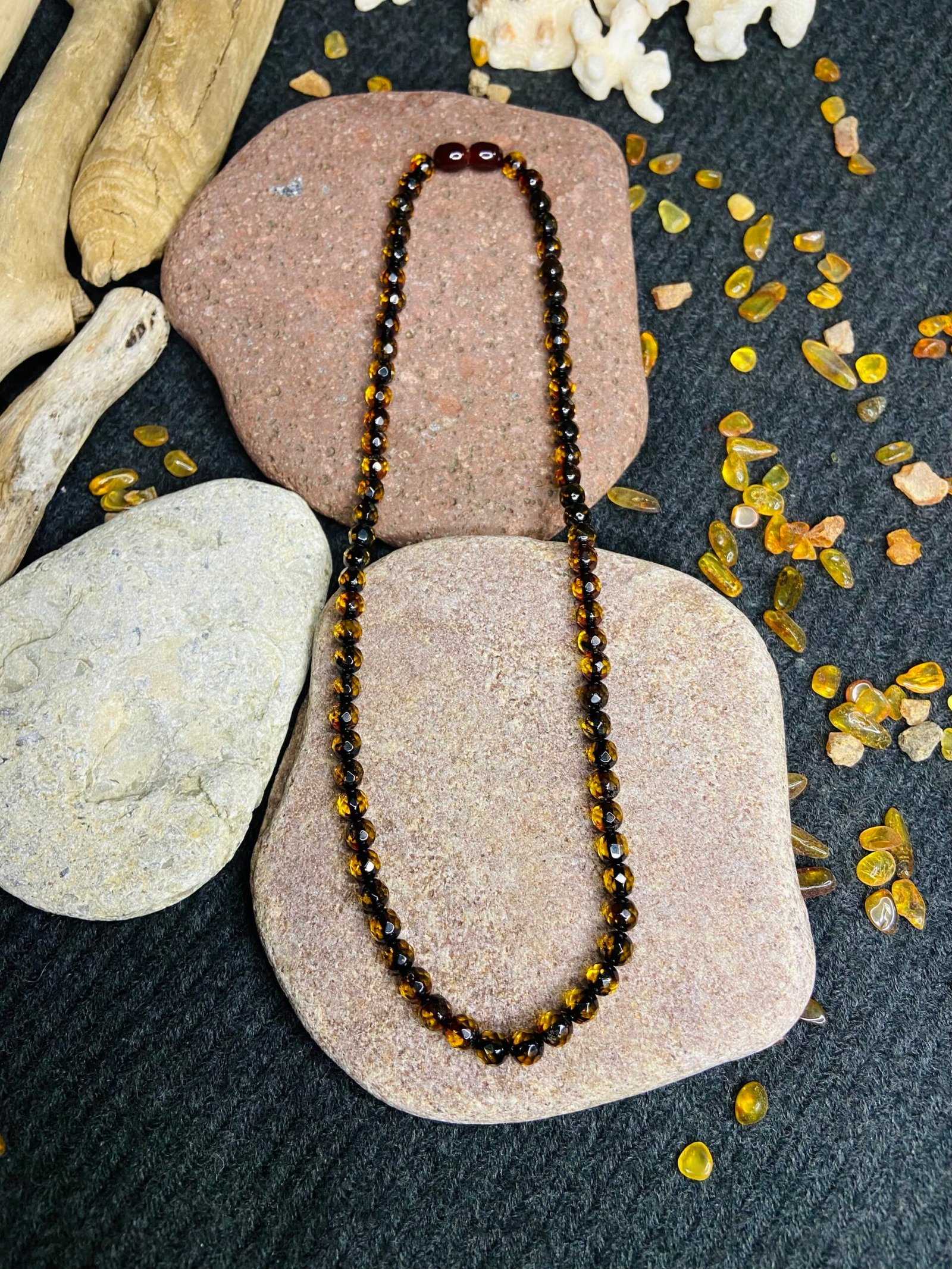 img_2978 Krāsu mainošā Dzintara komplekts - aproce un kaklarota