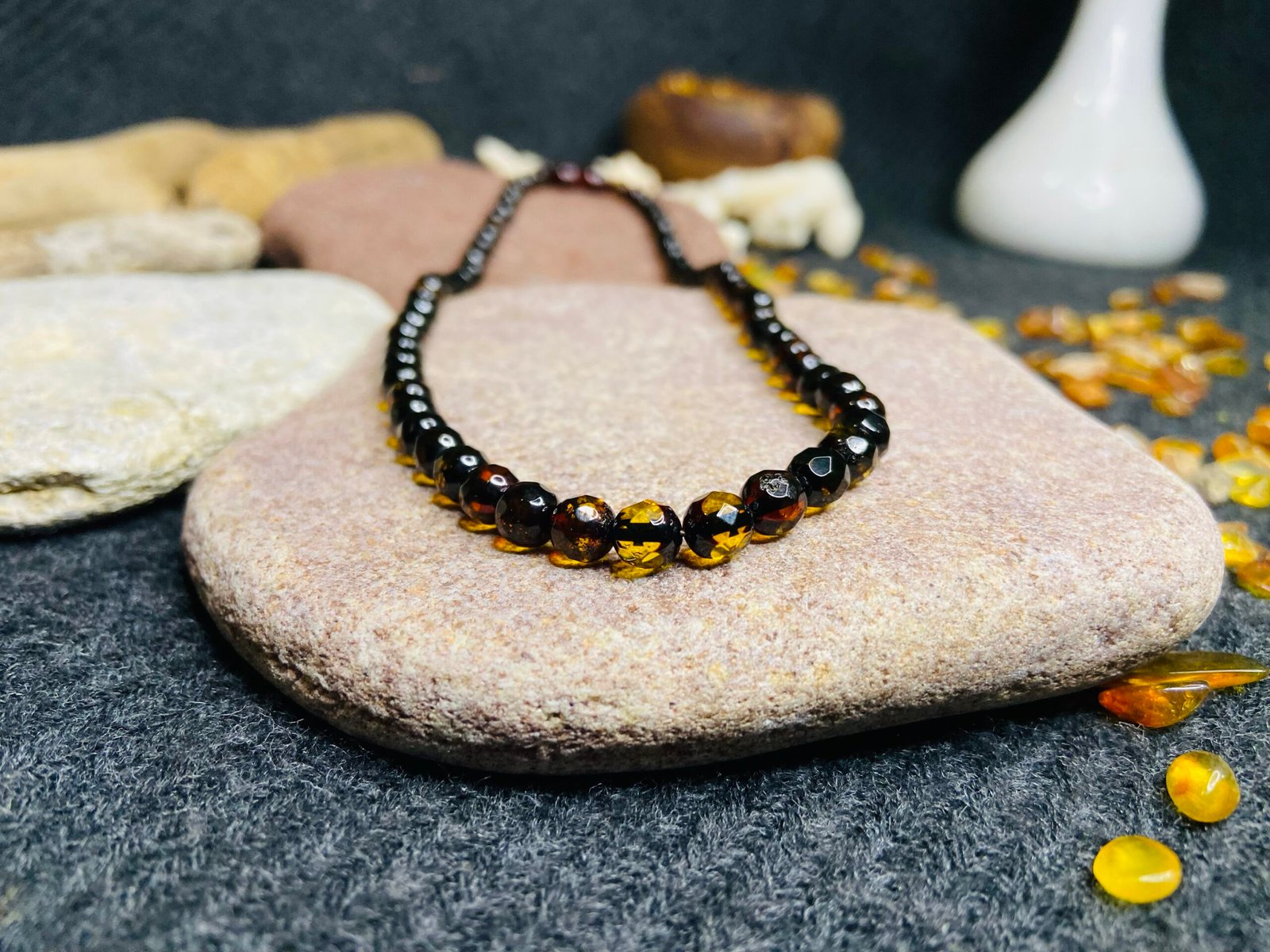 img_2979 Krāsu mainošā Dzintara komplekts - aproce un kaklarota