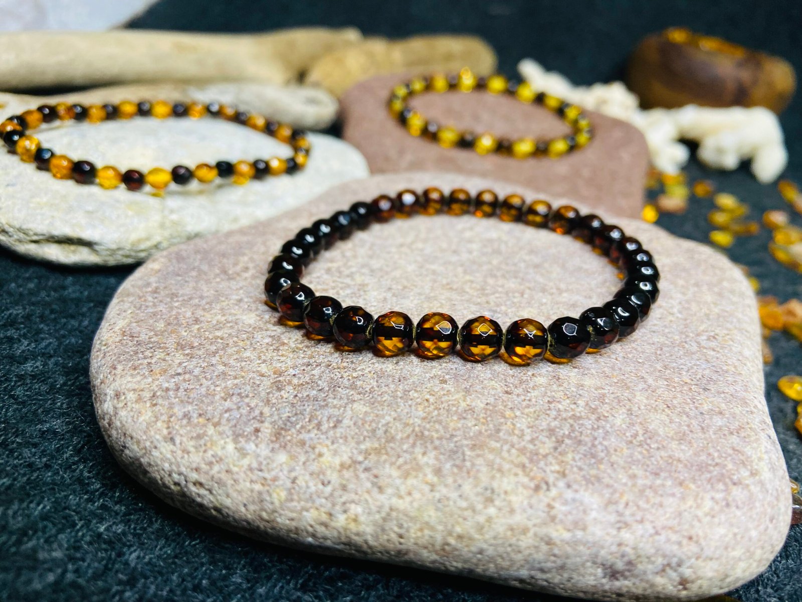 img_2986 Krāsu mainošā Dzintara komplekts - aproce un kaklarota