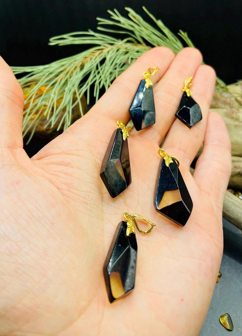 56548094-r-il-00d3e6-7161298531-il_794xN.7161298531_qbef Baltijas Dzintara kulons tumšā nokrāsā ar 18K apzeltītu ķēdīti