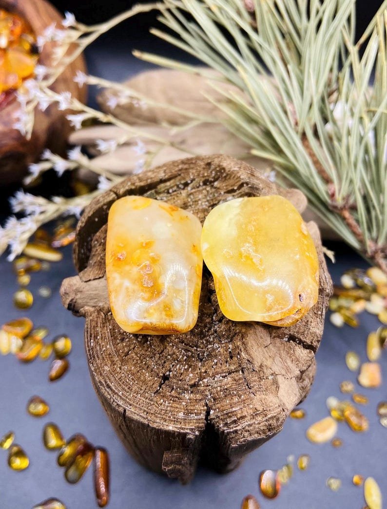 56548094-r-il-0addb0-6987436122-il_794xN.6987436122_1exw Pulēti Baltijas Dzintara dvīņu akmentiņi sviesta krāsā