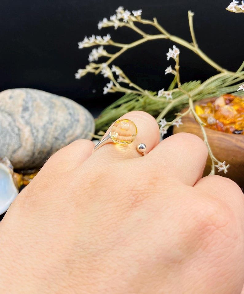 Fasēta Dzintara gredzens ar sudrabu, pašregulējošs