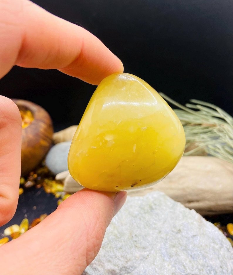 56548094-r-il-2191b3-7321373592-il_794xN.7321373592_eb4s Sviesta krāsas liels un pulēts Dzintara gabals, 26.5 grami