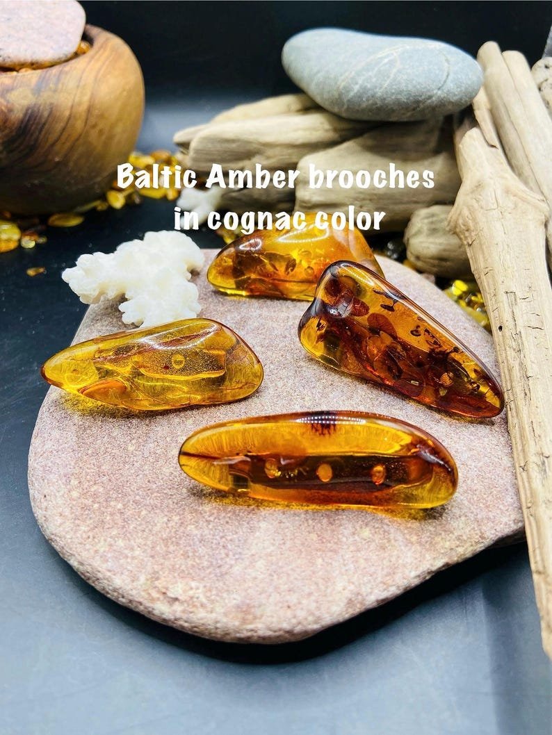 56548094-r-il-2417d2-7036692104-il_794xN.7036692104_fjqr Skaistas konjaka kŗasas, vidēja izmēra Dzintara brošas