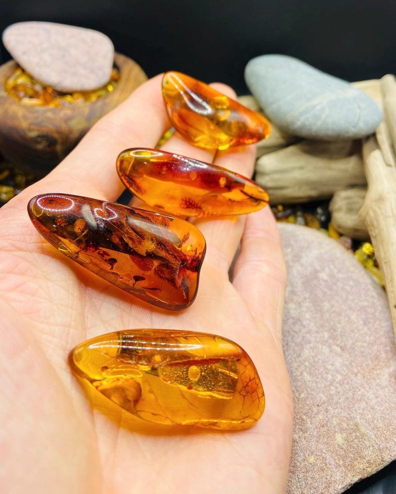 56548094-r-il-24f4de-7084640301-il_794xN.7084640301_s07m Skaistas konjaka kŗasas, vidēja izmēra Dzintara brošas