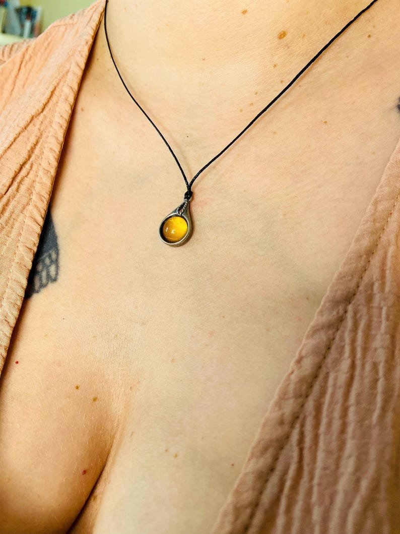 56548094-r-il-26f9f9-7185907603-il_794xN.7185907603_2tb0 Vintāžas daudzkrāsaini kuloni īstā minimālisma stilā