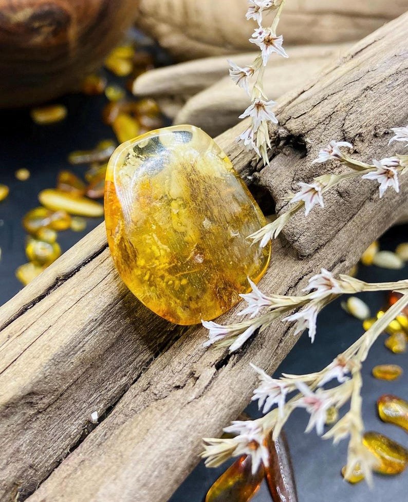 56548094-r-il-3127df-6981620548-il_794xN.6981620548_qusy Unikāls pulēts dzintara gabaliņš ar zaļu nokrāsu