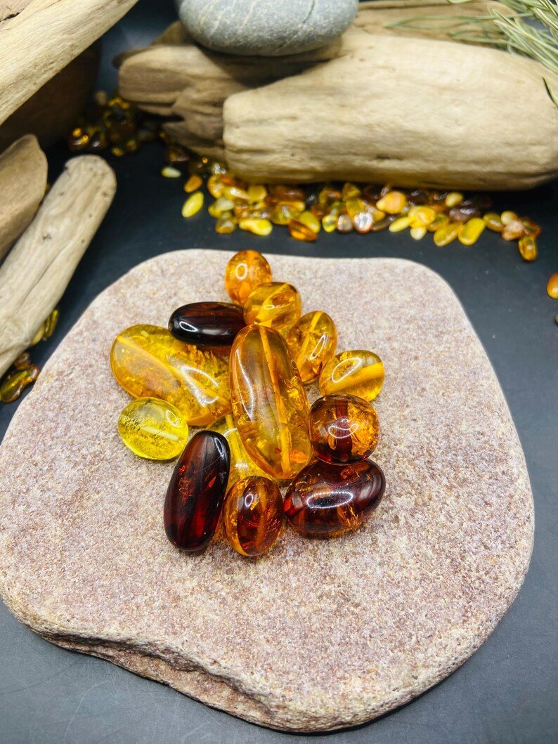 56548094-r-il-322865-7269868951-il_794xN.7269868951_tmuz Daudzkrāsainas "Flatback" tipa Baltijas Dzintara pērlītes