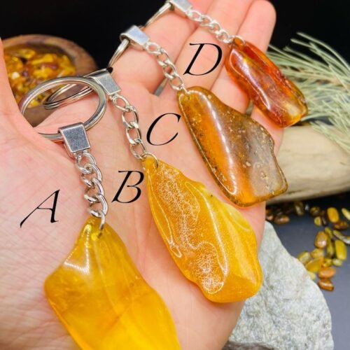 Lielizmēra Baltijas Dzintara atslēgu piekariņi dažādās krāsās