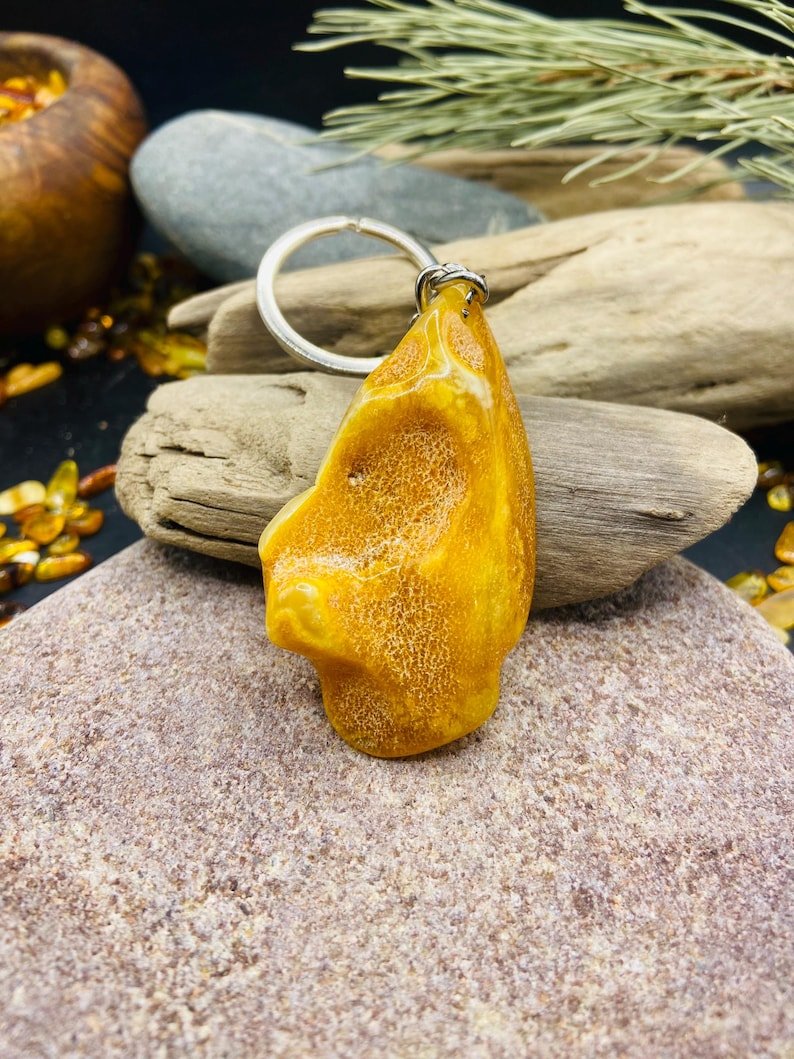 56548094-r-il-3cd9e3-7388855753-il_794xN.7388855753_1v8g Lielizmēra Baltijas Dzintara atslēgu piekariņi dažādās krāsās