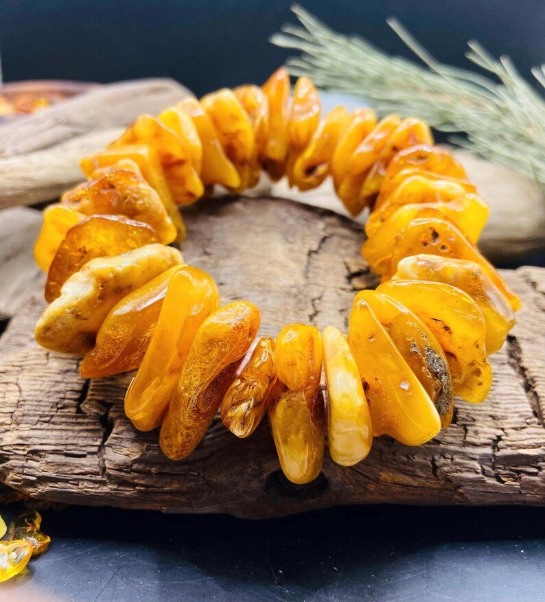 56548094-r-il-3f5309-7268196218-il_794xN.7268196218_s2eg Dabiska Dzintara lielizmēra šķelto gabalu rokassprādze