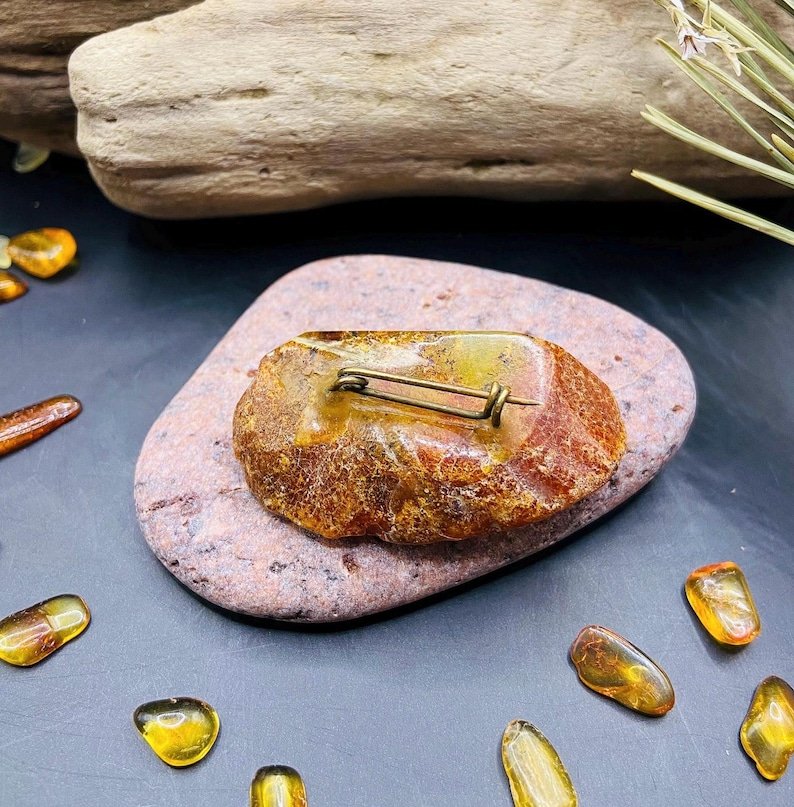 56548094-r-il-428796-7028080362-il_794xN.7028080362_ots4 Dzintara Broša ar skaistiem ietvērumiem, mistiskas noskaņas rota