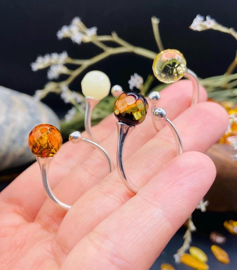 Fasēta Dzintara gredzens ar sudrabu, pašregulējošs