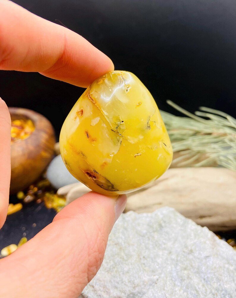 56548094-r-il-4af09e-7369327709-il_794xN.7369327709_85d2 Sviesta krāsas liels un pulēts Dzintara gabals, 26.5 grami