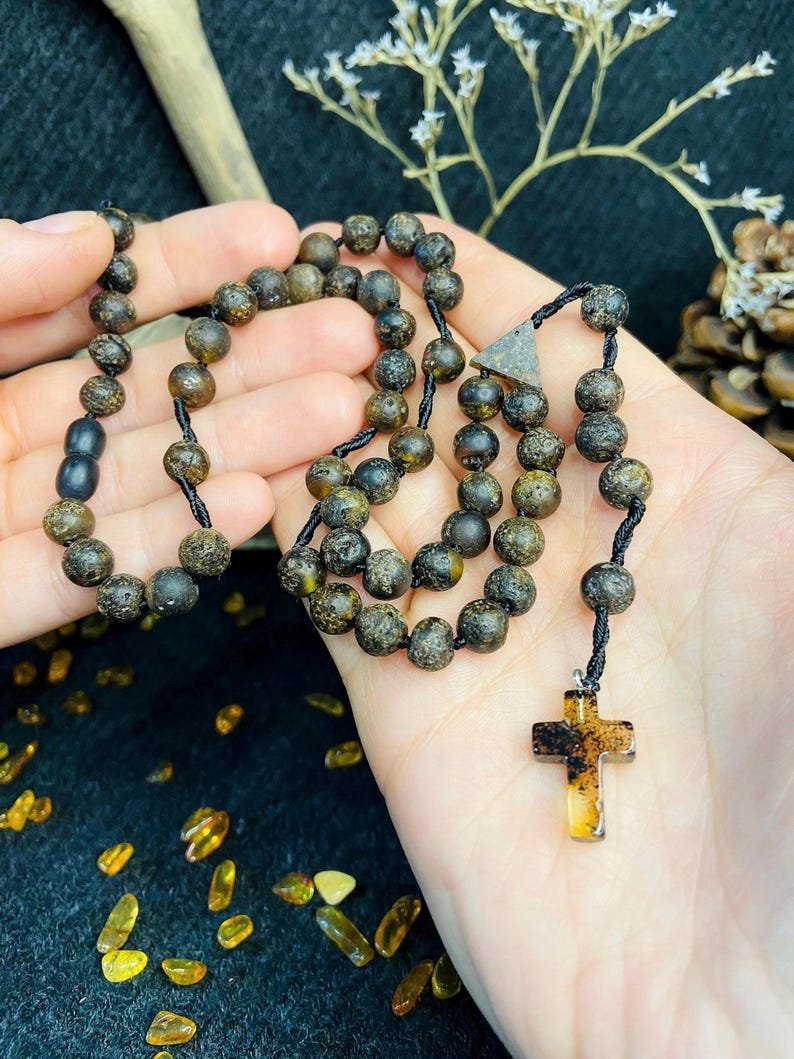 56548094-r-il-4bacd5-6833016141-il_794xN.6833016141_9gt6 Daļēji pulēts Tumšo pērlīšu Katoļu rožukronis