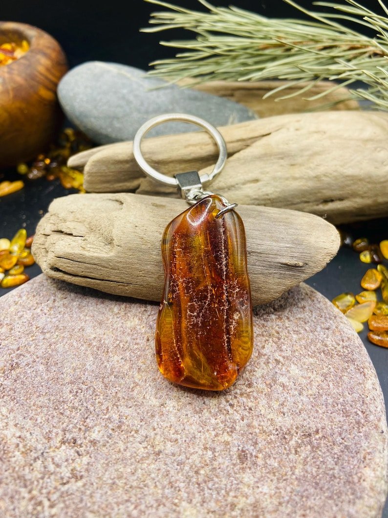 56548094-r-il-545417-7388855885-il_794xN.7388855885_2edm Lielizmēra Baltijas Dzintara atslēgu piekariņi dažādās krāsās