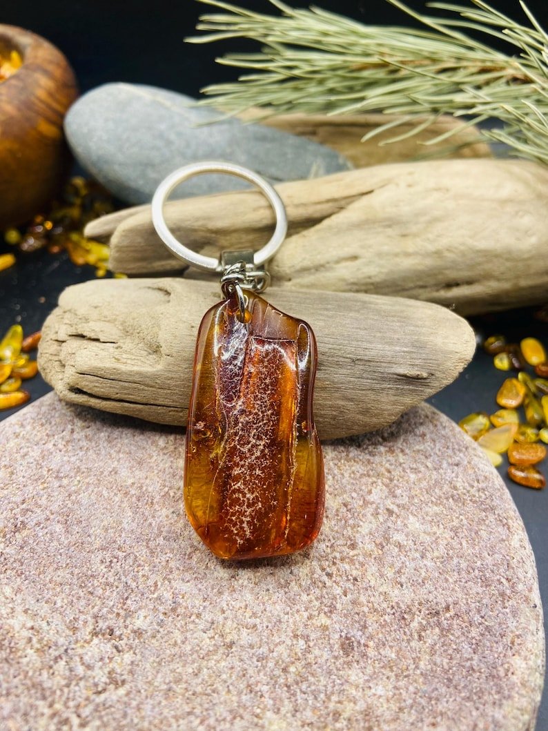 56548094-r-il-554d14-7388855889-il_794xN.7388855889_soy3 Lielizmēra Baltijas Dzintara atslēgu piekariņi dažādās krāsās