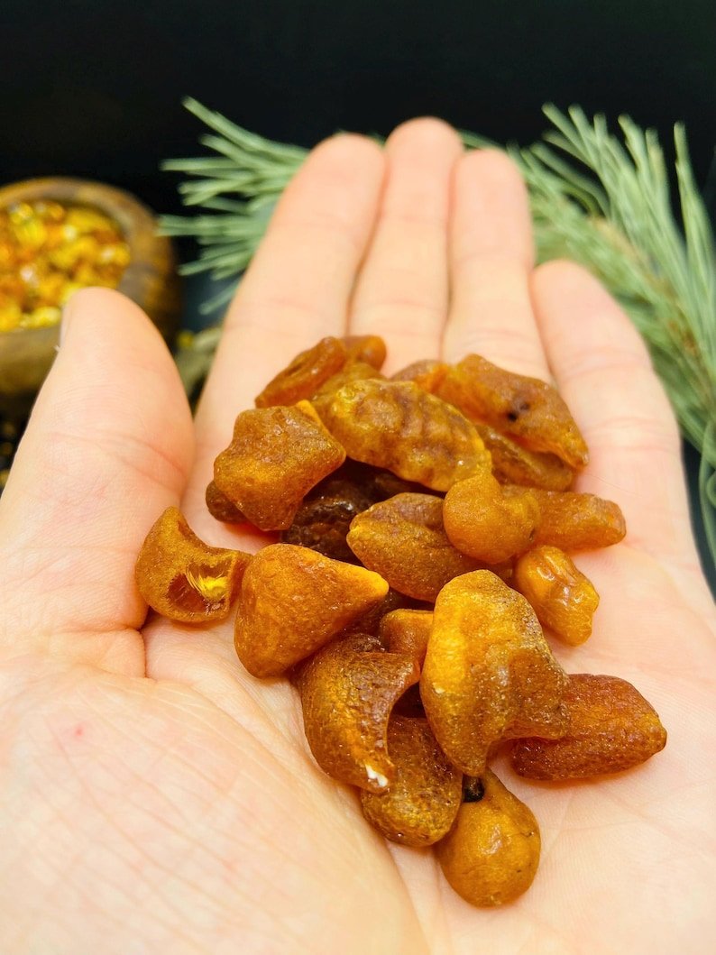 56548094-r-il-5760b0-7164629774-il_794xN.7164629774_24bt Neapstrādātas konjaka krāsas lielizmēra šķeltās Dzintara pērlītes