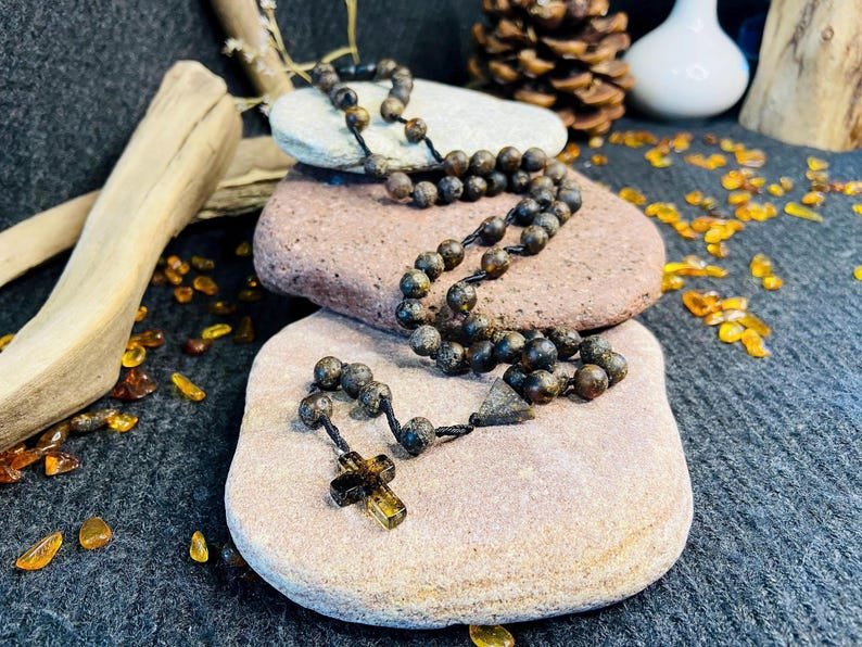 56548094-r-il-5bf67c-6785014694-il_794xN.6785014694_t5us Daļēji pulēts Tumšo pērlīšu Katoļu rožukronis