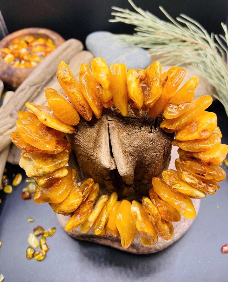 56548094-r-il-5c8bf1-7268194758-il_794xN.7268194758_b69m Dabiska Dzintara lielizmēra šķelto gabalu rokassprādze