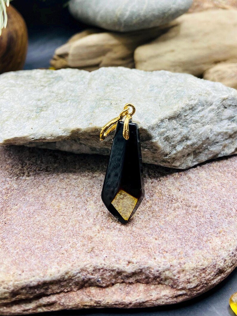 56548094-r-il-681246-7161299883-il_794xN.7161299883_67pl Baltijas Dzintara kulons tumšā nokrāsā ar 18K apzeltītu ķēdīti