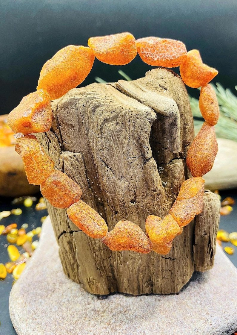 56548094-r-il-68152f-7212406469-il_794xN.7212406469_3aef Neapstrādāta konjaka krāsa, škelto gabalu Baltijas Dzintara aproce