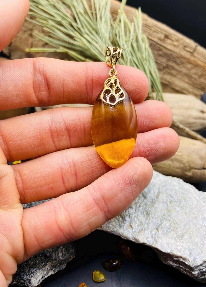 56548094-r-il-6b1229-6962644629-il_794xN.6962644629_mmfu Baltijas Dzintara caurspīdīgs kulons ar 18K apzeltītu ķēdīti