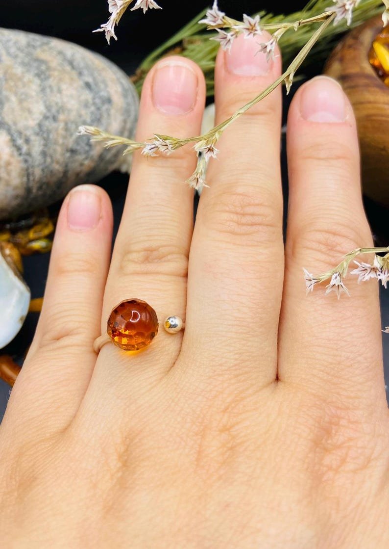 Fasēta Dzintara gredzens ar sudrabu, pašregulējošs