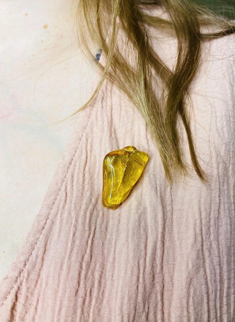 56548094-r-il-77565e-7030476872-il_794xN.7030476872_rkc2 Ļoti dzeltenīga Dzintara Broša sievietēm ar pārliecību un gaumi