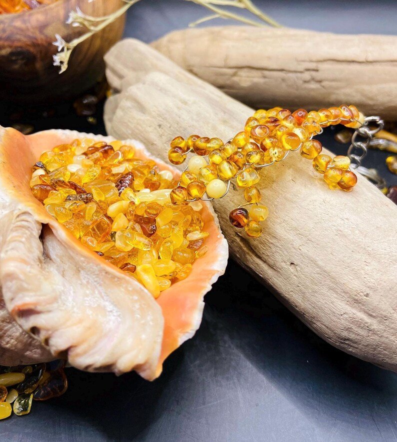 56548094-r-il-775a57-7241022609-il_794xN.7241022609_afh2 Roku darinātas Baltijas Dzintara ķirzakas kā atslēgu piekariņi