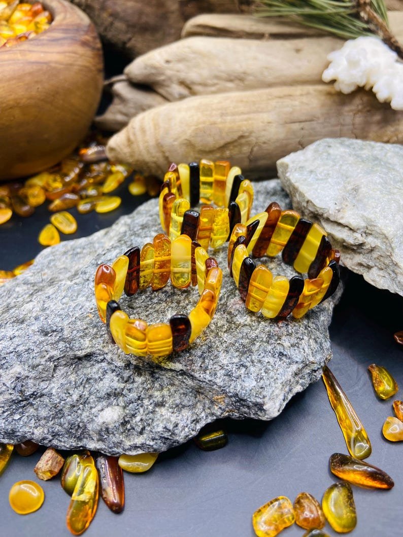 56548094-r-il-7e72a3-6905539084-il_794xN.6905539084_rj4h Tradicionālie latviešu dzintara gredzeni abiem dzimumiem