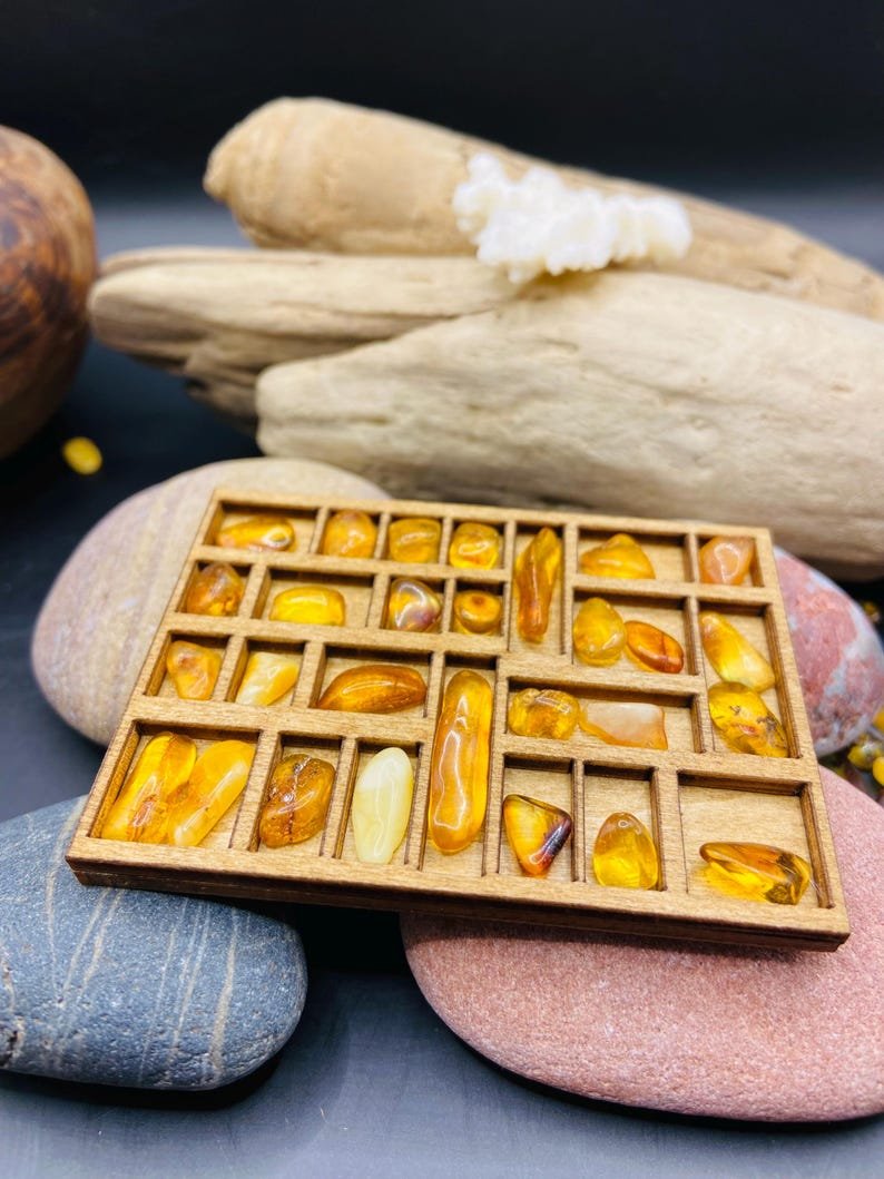 56548094-r-il-81118d-6890970991-il_794xN.6890970991_a5yh Dzintara drusmstalu kastīte no koka ar maziem dzintaru gabaliņiem