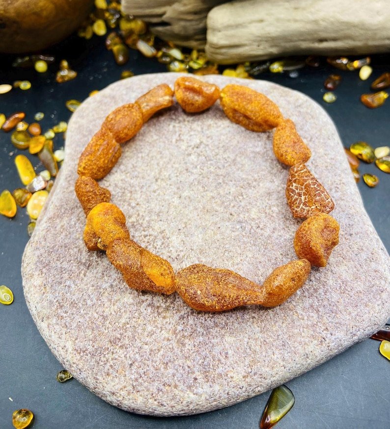 56548094-r-il-82d018-7164413126-il_794xN.7164413126_ibt5 Neapstrādāta konjaka krāsa, škelto gabalu Baltijas Dzintara aproce