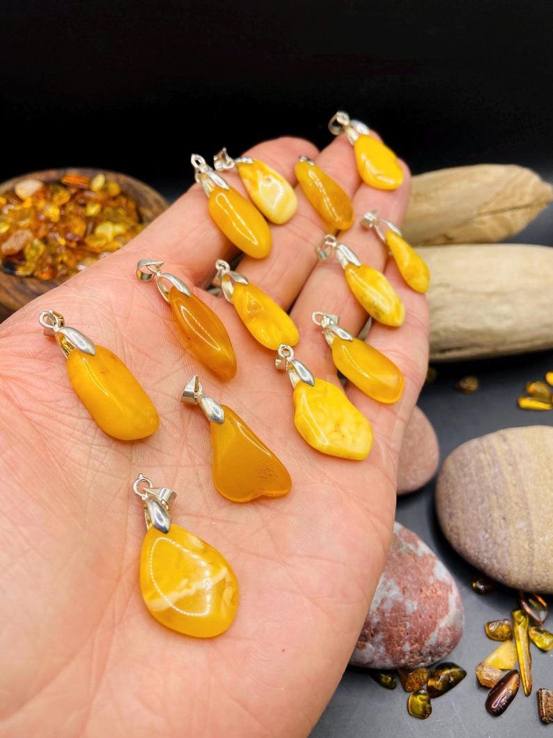 56548094-r-il-8343cb-6829671162-il_794xN.6829671162_mzbh Mini Dzintara Kuloni sviesta un medus krāsās