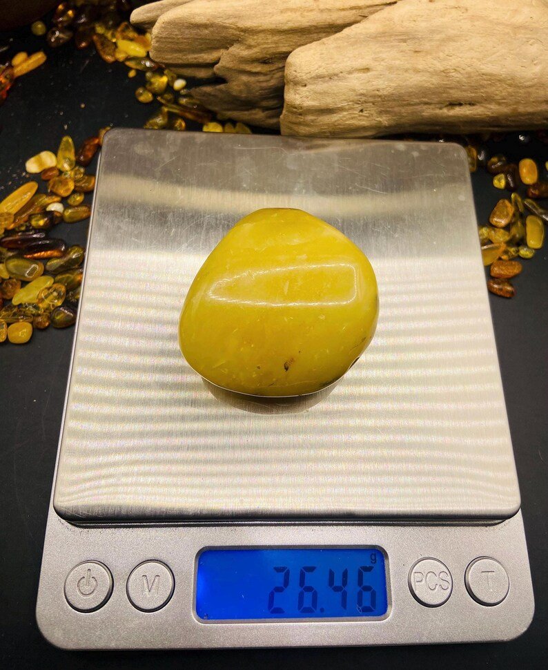 56548094-r-il-8aeab4-7369331903-il_794xN.7369331903_3rgs Sviesta krāsas liels un pulēts Dzintara gabals, 26.5 grami