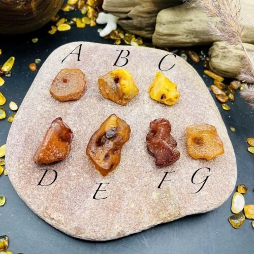 56548094-r-il-8af51d-7229067733-il_794xN.7229067733_gw9n Nepulēti Baltijas Dzintara raganu akmeņi ar dabiskiem caurumiem