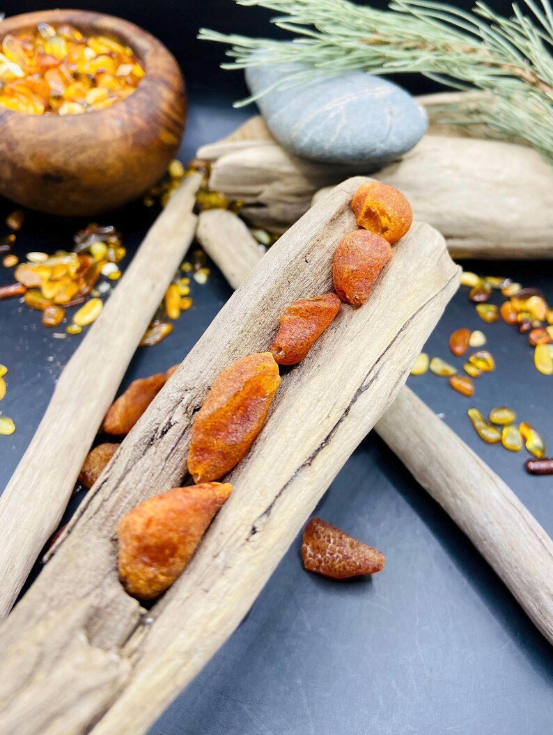 56548094-r-il-8b3cc0-7164625906-il_794xN.7164625906_6wye Neapstrādātas konjaka krāsas lielizmēra šķeltās Dzintara pērlītes