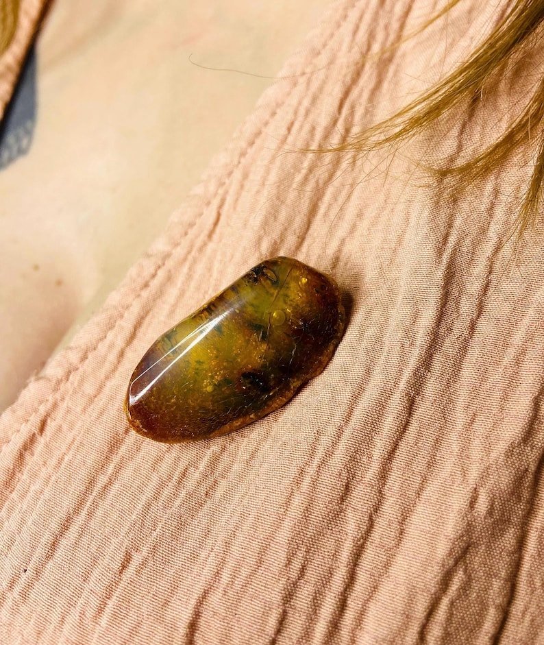 56548094-r-il-8b894b-7076058197-il_794xN.7076058197_evcp Dzintara Broša ar skaistiem ietvērumiem, mistiskas noskaņas rota