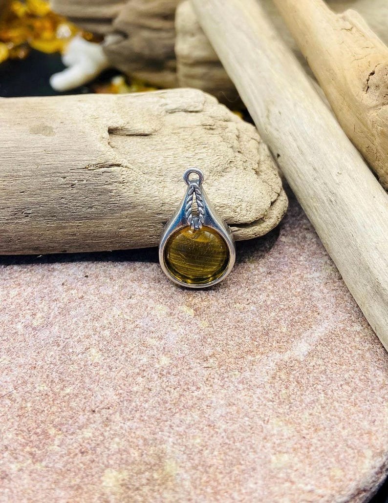 56548094-r-il-93acbb-7185903671-il_794xN.7185903671_irb5 Vintāžas daudzkrāsaini kuloni īstā minimālisma stilā