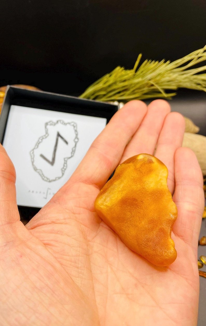 56548094-r-il-93d9bc-6878794024-il_794xN.6878794024_gw4v Baltijas Dzintara Mistērijas Akmeņi 10-15 grami