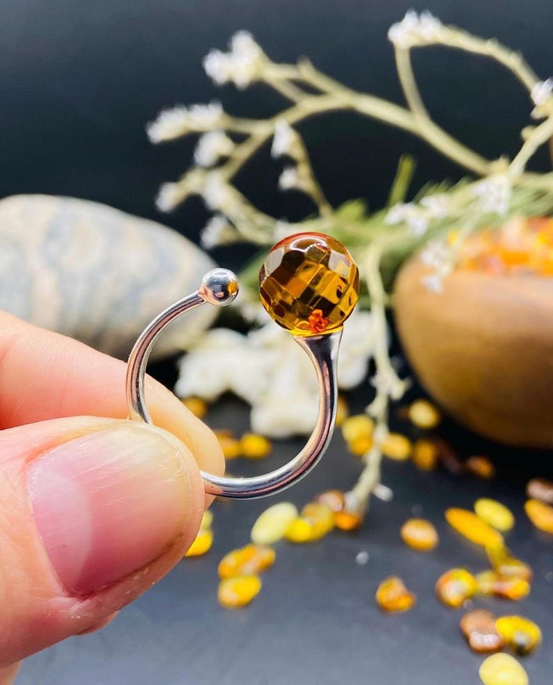 Fasēta Dzintara gredzens ar sudrabu, pašregulējošs