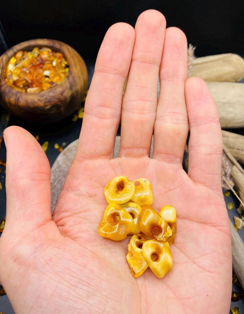 56548094-r-il-9e5d48-7103042702-il_794xN.7103042702_ng5u Baltaie Dzintara kuloni ar Dabiski veidojušiem caurumiem