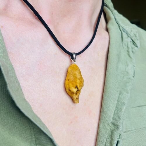 56548094-r-il-ab05ef-6729195936-il_794xN.6729195936_8m2v Unikāli un Neapstrādāti Baltijas Dzintara Kuloni ar Sudraba detaļu