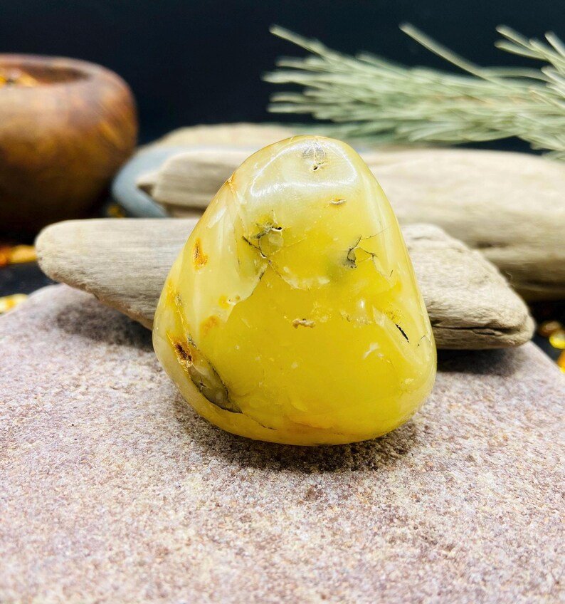 56548094-r-il-abacb5-7369330641-il_794xN.7369330641_9zbp Sviesta krāsas liels un pulēts Dzintara gabals, 26.5 grami