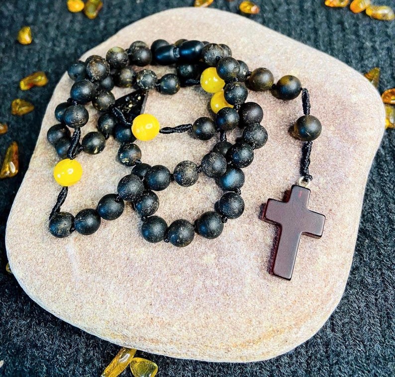 56548094-r-il-b2680e-6834049237-il_794xN.6834049237_4jtj Roku darināts Tumšās krāsas Dzintara Rožukronis