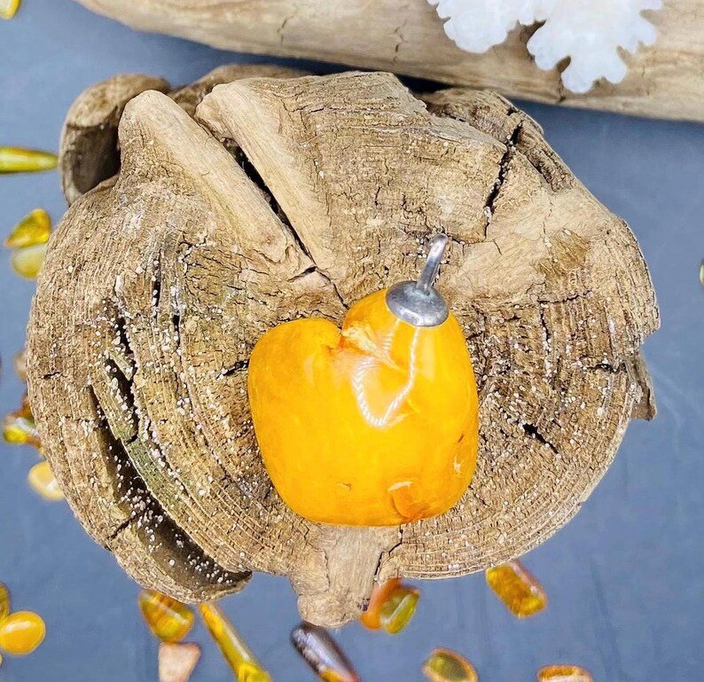 56548094-r-il-b29bfd-6949125073-il_794xN.6949125073_a711 Unikāls Dzintara kulons ar milzīgu, izteiksmīgu plaisu