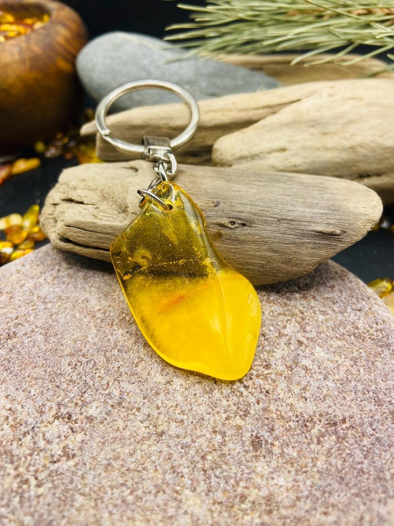 56548094-r-il-b394d8-7388855963-il_794xN.7388855963_ce9j Lielizmēra Baltijas Dzintara atslēgu piekariņi dažādās krāsās