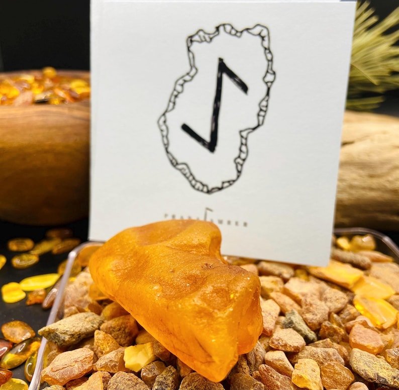 56548094-r-il-b95eec-6878793332-il_794xN.6878793332_6a00 Baltijas Dzintara Mistērijas Akmeņi 10-15 grami